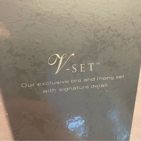 VICTORIA’S SECRET V-Set Sealed Box Bra & Thong Set Rhinestone Mesh Medium - Picture 5 of 5